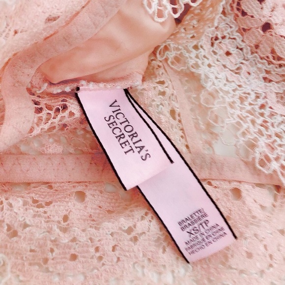 Victoria Secret Girly Lace Bra Iconic XS - Picture 2 of 3